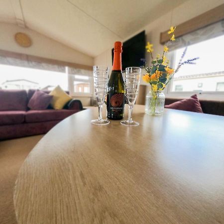 Tattershall Lakes - Hot Tub Breaks Exterior photo